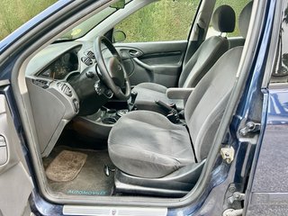 Ford Focus Ghia sedan 1.6 100cv 2003 161200km