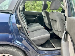 Ford Focus Ghia sedan 1.6 100cv 2003 161200km