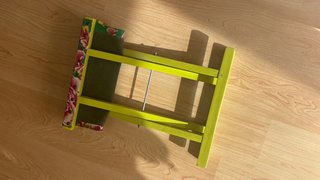 Taburete plegable floral verde y rosa