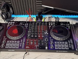Pioneer FLX10 + 2 Technics SL1210 MK7