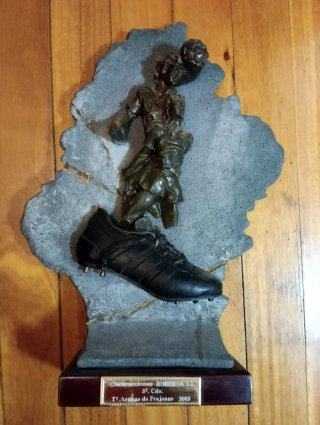 Trofeo Fútbol Piedra y Bota Negra
