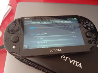 PS Vita Negra con Juegos
