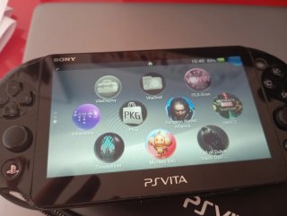 PS Vita Negra con Juegos