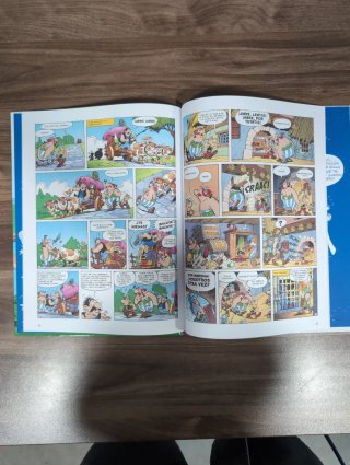 Astérix: La Hoz de Oro (2)