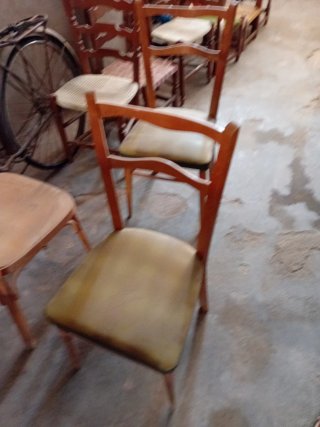 Lote de sillas de madera y tela