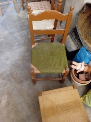 Lote de sillas de madera y tela