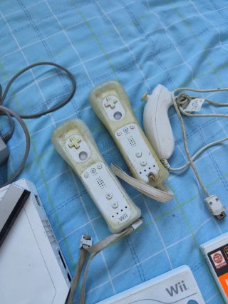 Consola Wii + 2 Juegos y Accesorios