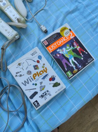 Consola Wii + 2 Juegos y Accesorios