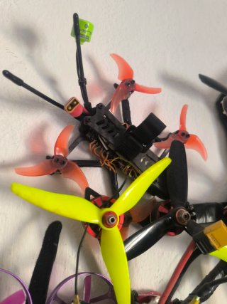 Dron FPV Eachine Morado/Rojo
