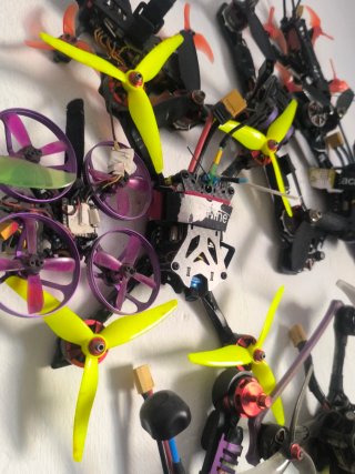 Dron FPV Eachine Morado/Rojo