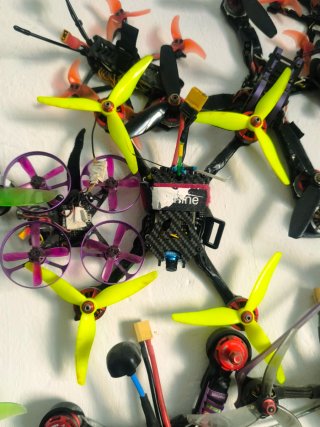 Dron FPV Eachine Morado/Rojo