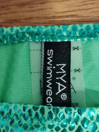Bikini verde con copricostume