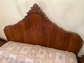 Cama antigua de madera