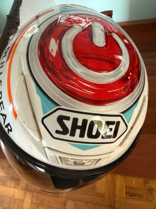 Casco SHOEI con diseño 93