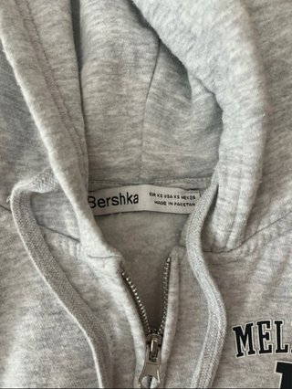 Chaqueta Bershka gris corta