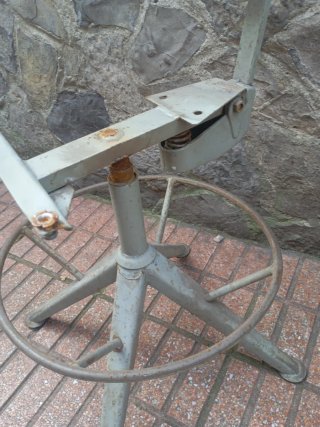 Silla industrial antigua ajustable