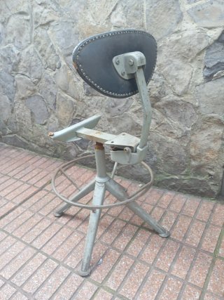 Silla industrial antigua ajustable