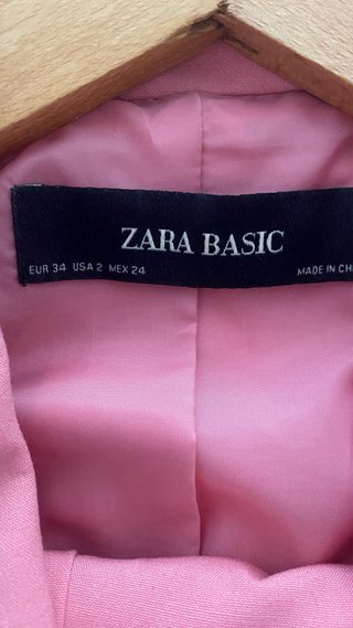 Conjunto Blazer y pantalón pitillo rosa Zara Basic