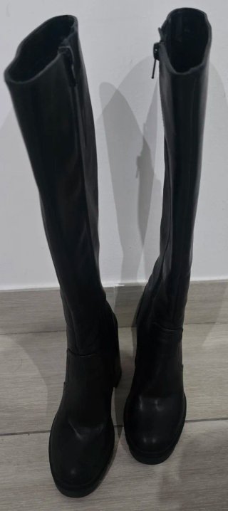 Botas altas negras con tacón