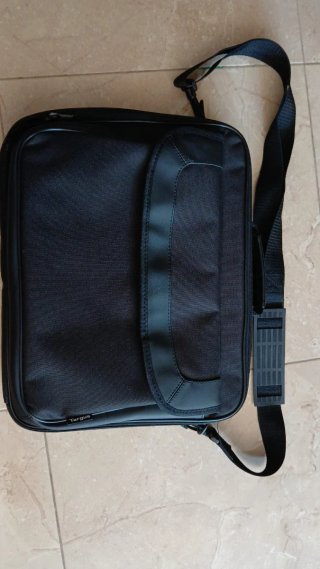 Maletín TARGUS para portátil negro.