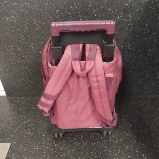 Mochila con ruedas Free Spirit de color granate