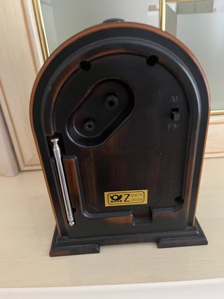 Reloj despertador WIE con radio