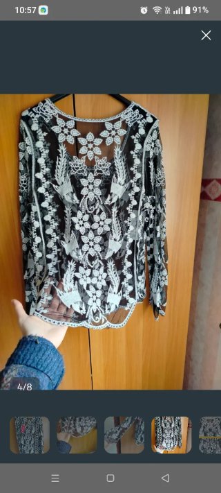 Maglia velata con pizzo floreale