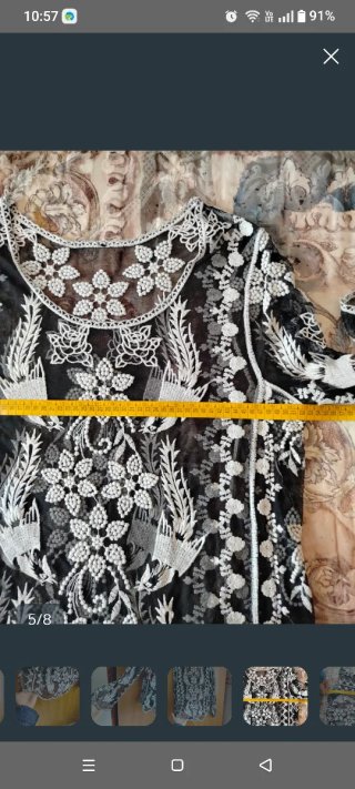 Maglia velata con pizzo floreale