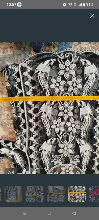 Maglia velata con pizzo floreale