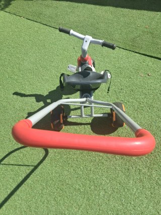 Triciclo para dirigir por adulto