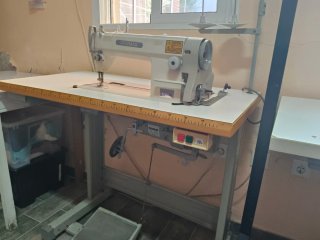 Máquina de coser industrial plana