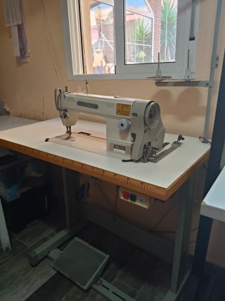 Máquina de coser industrial plana