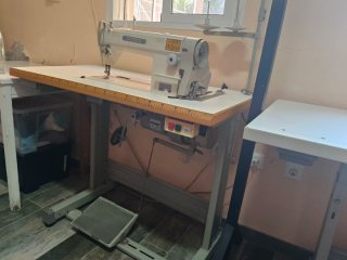 Máquina de coser industrial plana