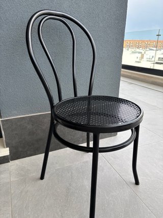 Mesa cristal y 6 sillas negras