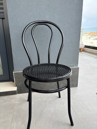 Mesa cristal y 6 sillas negras