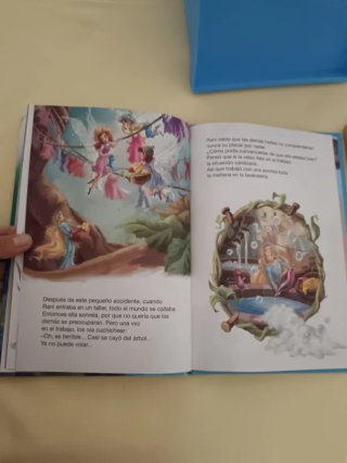 Lote 2 cuentos+estante para formar tú biblioteca.