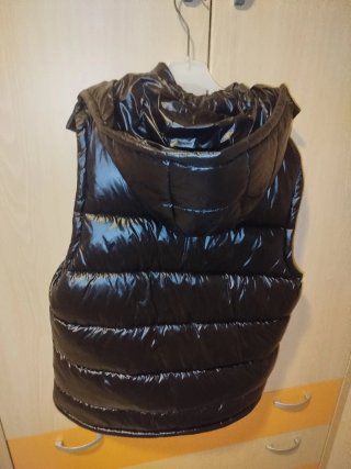 Moncler smanicato nero lucido