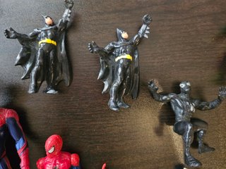 Figuras Marvel: Spiderman, Hulk, Batman