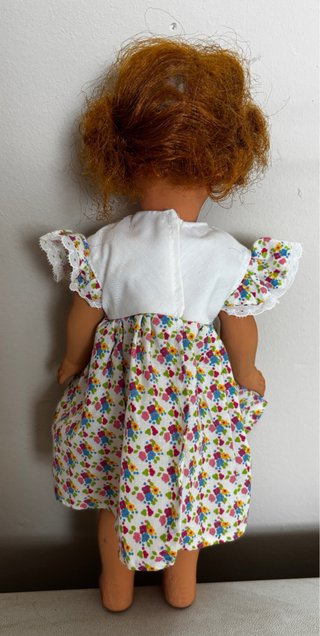 Muñeca con vestido de cisnes