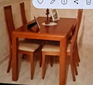 Mesa de comedor con 4 sillas