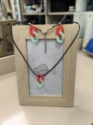 Conjunto de collar y pendientes