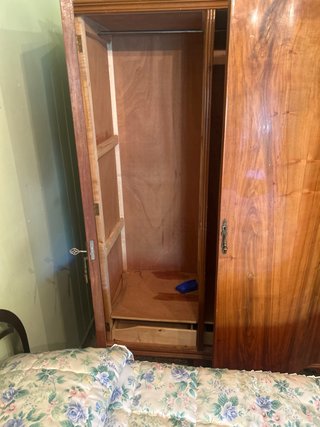 Armario antiguo de madera