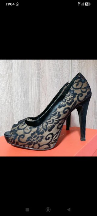Tacones negros encaje plataforma peep toe
