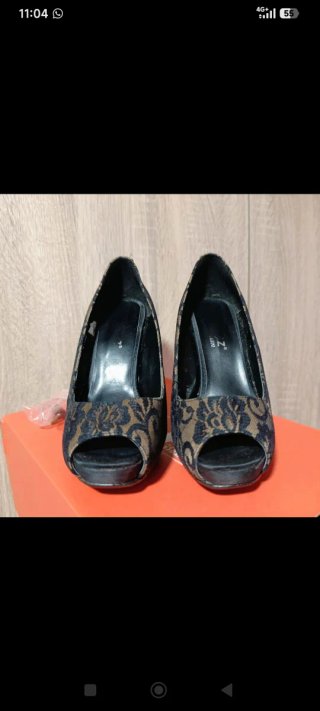 Tacones negros encaje plataforma peep toe