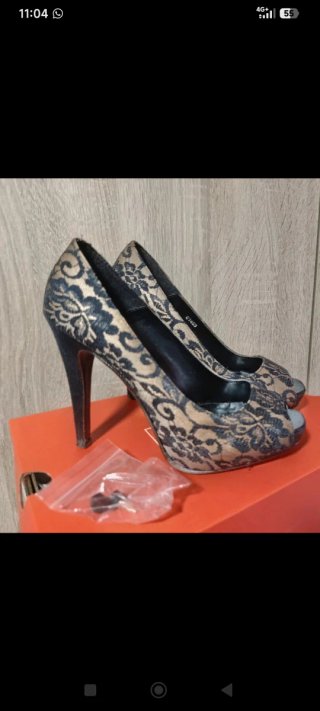 Tacones negros encaje plataforma peep toe