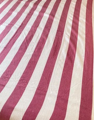 Pareo Tapiz Rayas Rojas y Blancas 210 x 240 cm