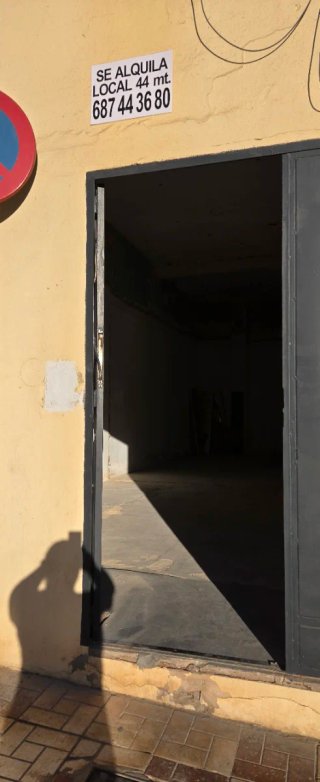 Alquilo local comercial de 44m en calle pavero n10