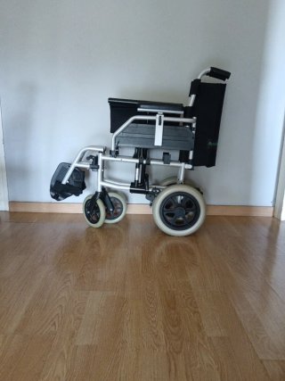 Silla de ruedas plegable