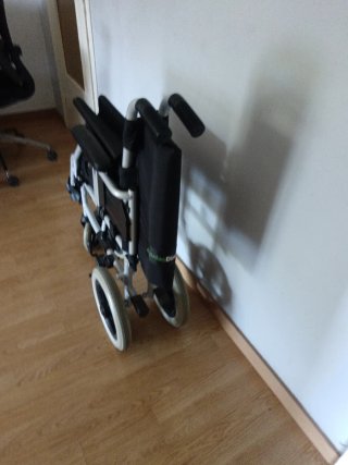 Silla de ruedas plegable