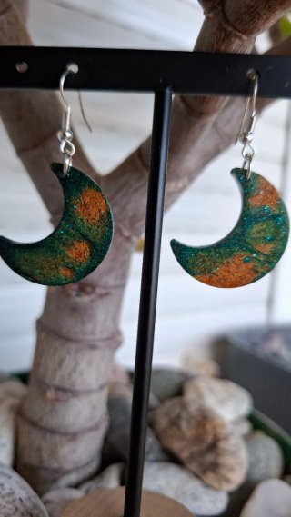 Pendientes artesanales de luna brillantes